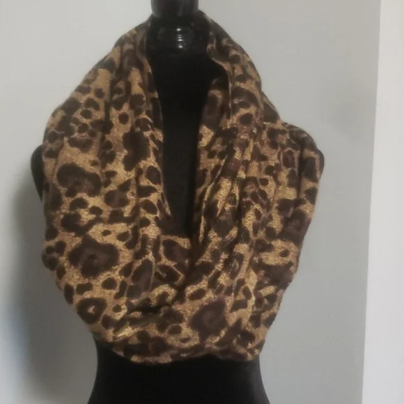 MICHAEL KORS INFINITY SCARF - Picture 1 of 7
